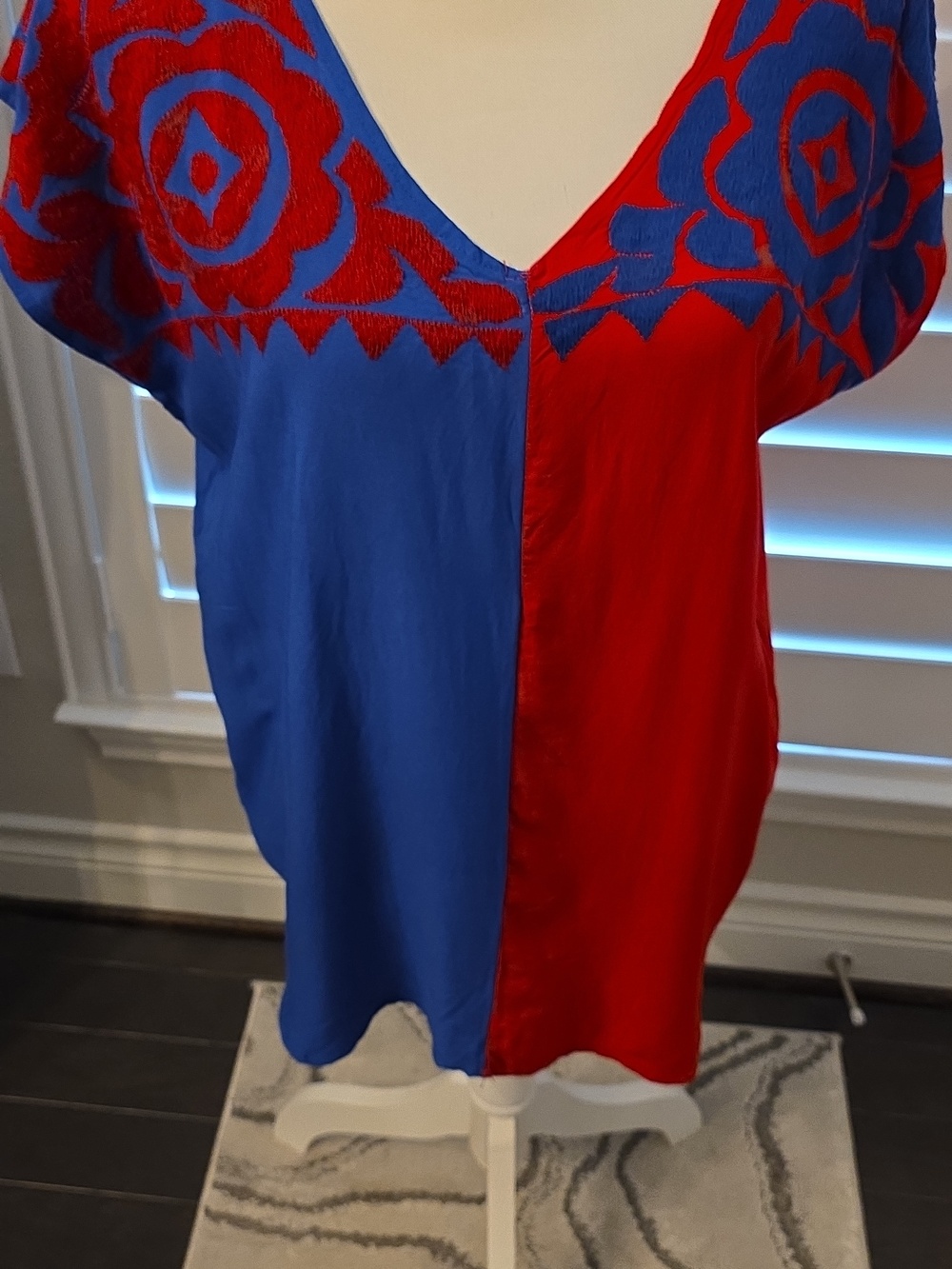 Colorblock Floral V-Neck Tunic Top - Blue & Red - Picture 16 of 16